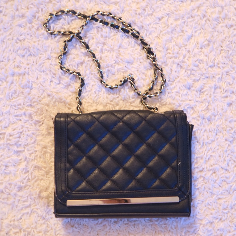 BLACK QUILT CHAIN SIDE PURSE